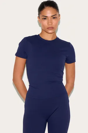 PRETTYLITTLETHING Petite Navy Sculpt Longline Short Sleeve Gym Top