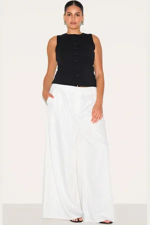 PRETTYLITTLETHING Plus Maxi Pinstripe Tailored Woven Straight Leg Trousers