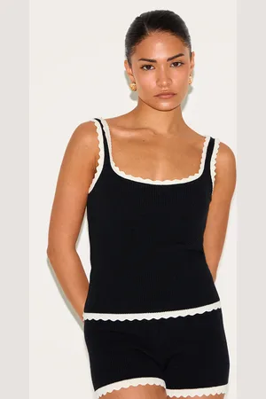 PRETTYLITTLETHING Petite Knitted Scallop Edge Scoop Tank Top