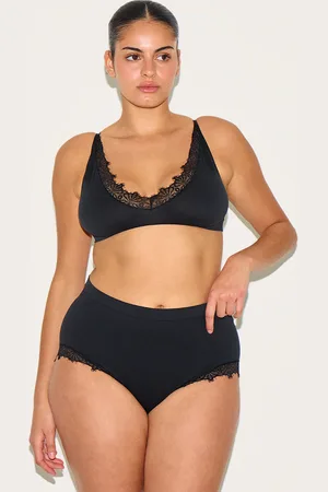 PRETTYLITTLETHING Plus Lace Trim Detail Brief