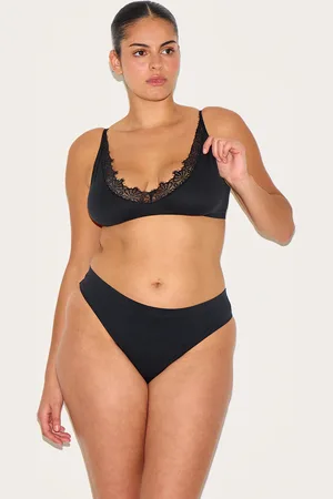 PRETTYLITTLETHING Plus Thong