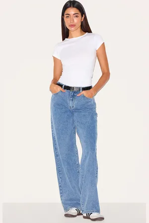 PRETTYLITTLETHING Mid Rise Straight Leg Jeans