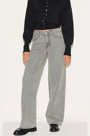 PRETTYLITTLETHING Stone Washed Mid Rise Straight Leg Jeans