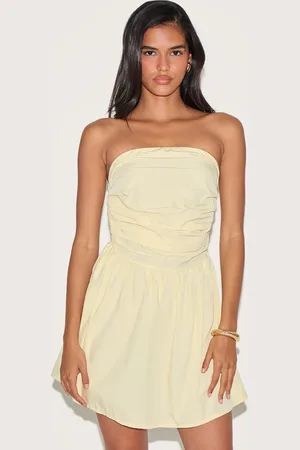 PRETTYLITTLETHING Bandeau Ruched Detail Shift Dress