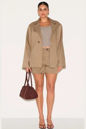 PRETTYLITTLETHING Plus Woven Tailored Shorts