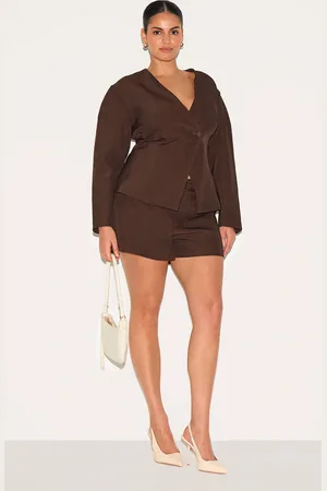 PRETTYLITTLETHING Plus Tailored Mid Rise Shorts
