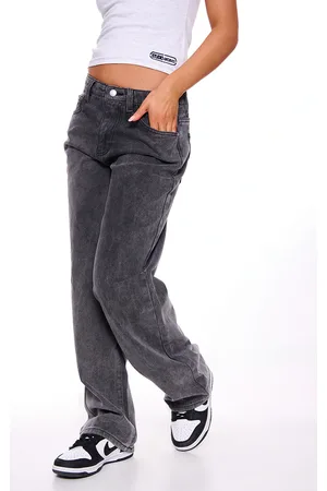 PRETTYLITTLETHING Mid Rise Straight Leg Jeans