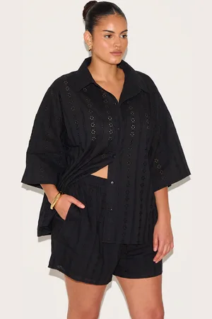 PRETTYLITTLETHING Plus Broderie Floaty Shorts