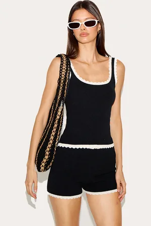 PRETTYLITTLETHING Knitted Scallop Edge Scoop Tank Top