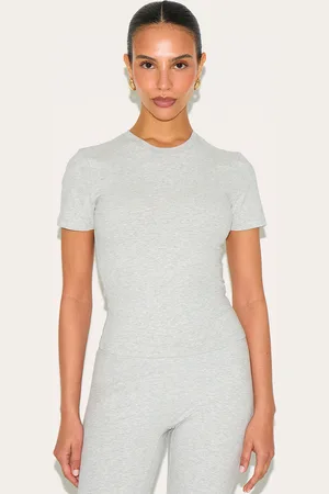 PRETTYLITTLETHING Petite Sculpt Longline Short Sleeve Gym Top