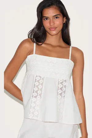 PRETTYLITTLETHING Crochet Side Detail Top