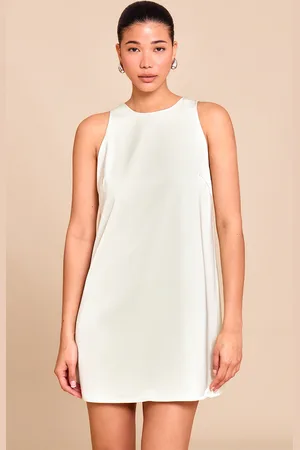 PRETTYLITTLETHING Tailored Sleeveless Shift Dress
