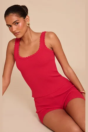 PRETTYLITTLETHING Knitted Scallop Edge Scoop Tank Top