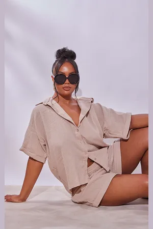 PRETTYLITTLETHING Plus Stone Woven Textured Short Sleeve Shirt
