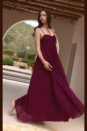 PRETTYLITTLETHING Wine Plisse Maxi Dress