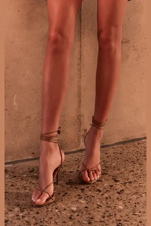 PRETTYLITTLETHING PLT Label Tobacco Strappy Tie Thong Heel