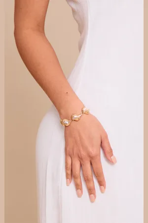 PRETTYLITTLETHING Gold Textured Shell Pendant Bracelet