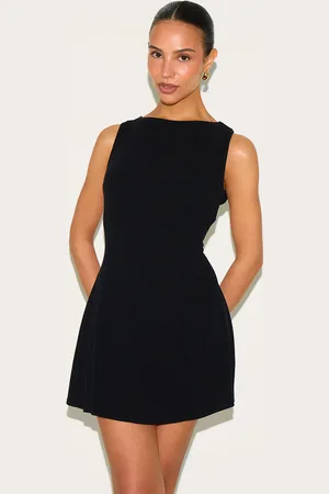 PRETTYLITTLETHING Petite Linen Look Backless Shift Dress