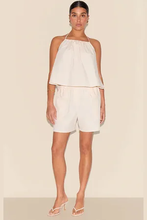 PRETTYLITTLETHING Petite Stone Poplin Floaty Shorts