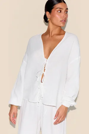 PRETTYLITTLETHING Petite Cheesecloth Textured Tie Front Shirt