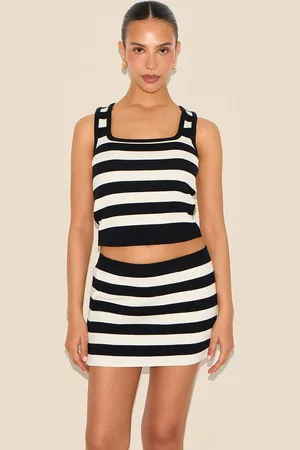 PRETTYLITTLETHING Petite Stripe Knitted Mini Skirt