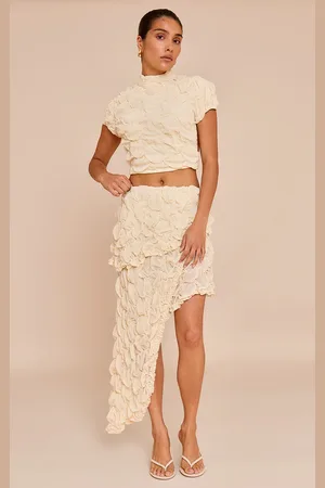 PRETTYLITTLETHING Petite Textured Asymmetric Tiered Frill Skirt