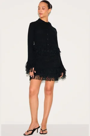 PRETTYLITTLETHING Petite Rib Fringe Hem Knit Skirt