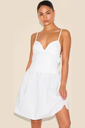 PRETTYLITTLETHING Petite Woven Halterneck Mini Dress