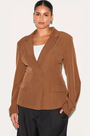 PRETTYLITTLETHING Plus Woven Cinched Waist Fitted Blazer