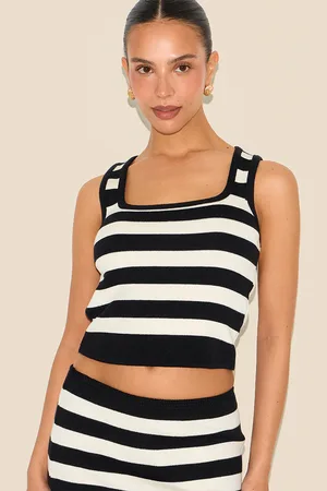 PRETTYLITTLETHING Petite Stripe Knitted Scoop Neck Tank Top