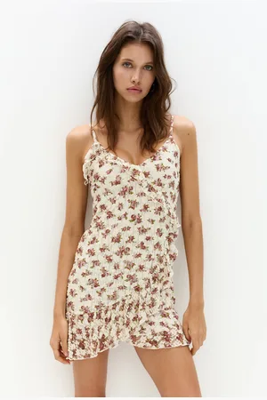 Pull&Bear Short Floral Lace Dress