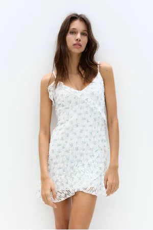 Pull&Bear Short Floral Lace Dress