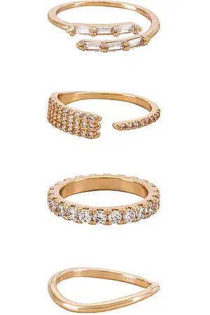 Ettika Crystal Embellished Ring Set in . Size 6.