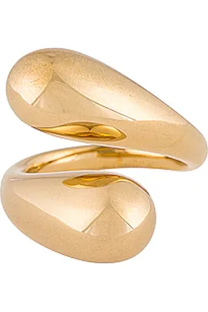 Soko Twisted Dash Ring in . Size 6, 7, 8.