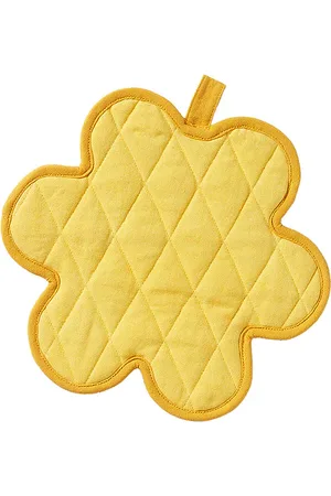 AREAWARE Serving Friends Pot Holder in .