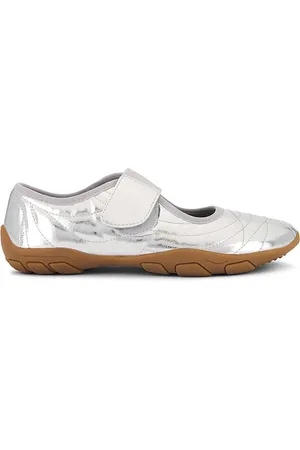 Steve Madden Scooter Sneaker in . Size 5, 6, 7, 8, 9.