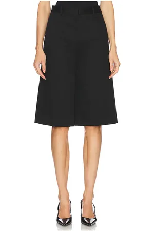 NILI LOTAN Erza Short in . Size 4, 6, 8.