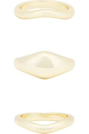 Shashi Delphine Ring in . Size 6, 7, 8.