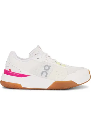 On Running The Roger Advantage Pro Sneaker in . Size 8, 8.5, 9, 9.5.