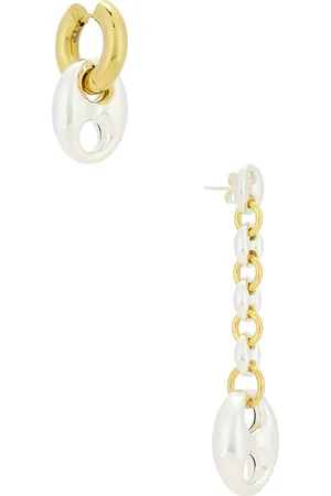 Timeless Pearly Drop Earrings in .