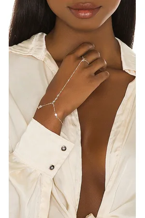 Lili Claspe Anais Hand Chain in .