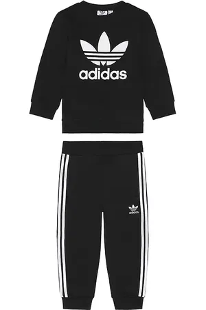 adidas Infant Crew Set in . Size 2T, 3T.