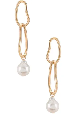 Ettika Pearl Drop Earring in .