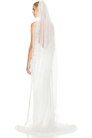 GIGI Lace Trim Veil in .
