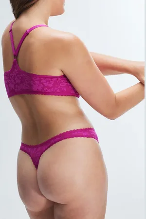 Savage X Fenty Lavish Lace Thong Panty