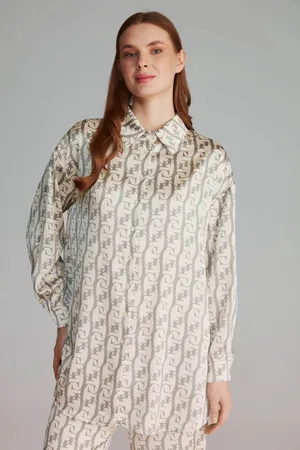 Gusto Womens Monogram Printed Shirt - - Size Small