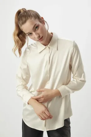 Gusto Womens Satin Shirt in - Size Medium