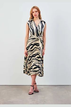 Gusto Womens Zebra Patterned Pleat Dress in - Size Small