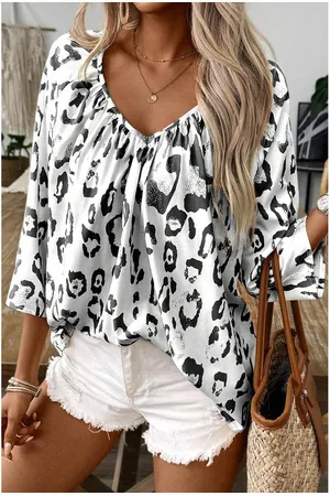 Azura Exchange WoMens Leopard Print V-Neck Blouse 3/4 Sleeve Loose Fit Casual Top - - Size Medium