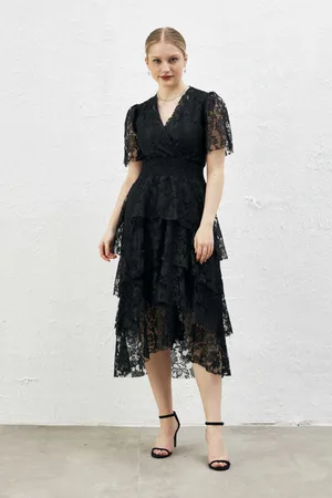 Gusto Womens Lace Tiered Dress in - Size Medium